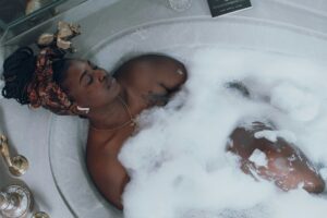 self care women relaxed in bathtube
