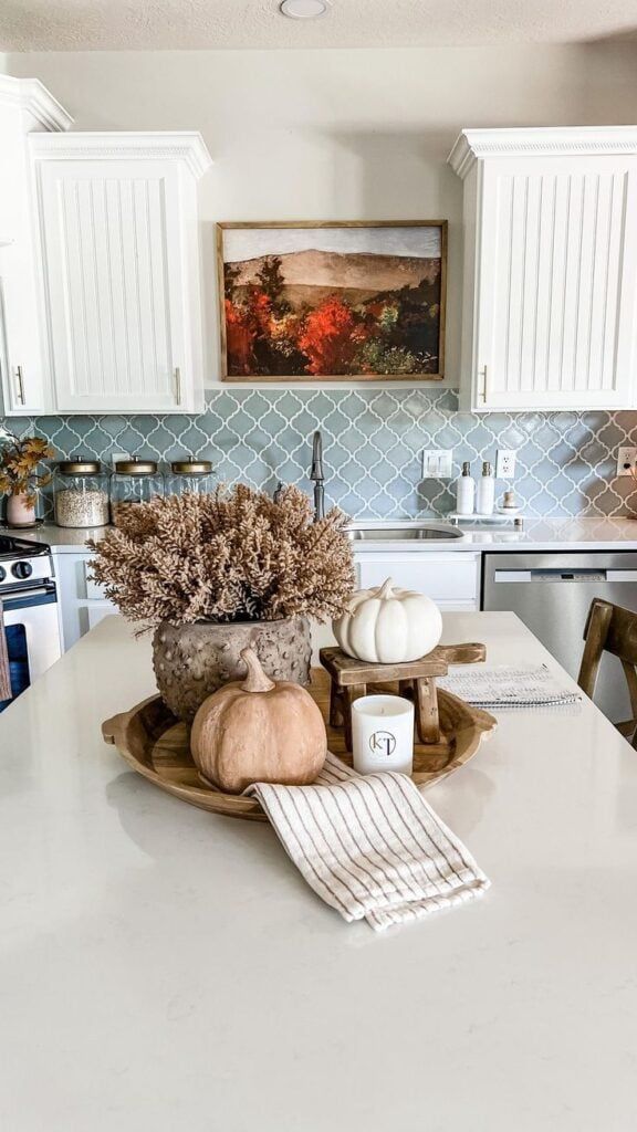 7 Minimalist Fall Kitchen Ideas for a Warm & Organized Home