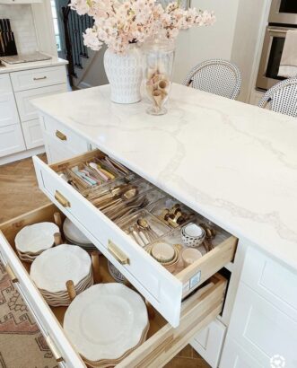 modern minimalist kitchen