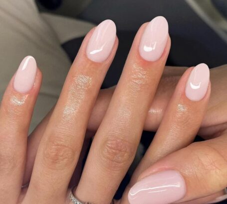 minimalist short nails