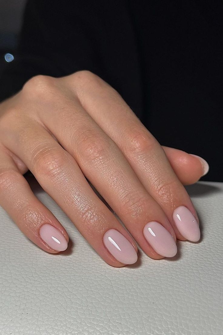 minimalist short nails