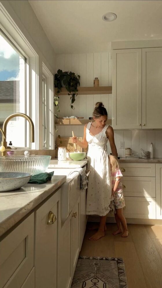 Single Mom Look 10 Single Mom Tips for Easier Daily Life | The Detangled Nest