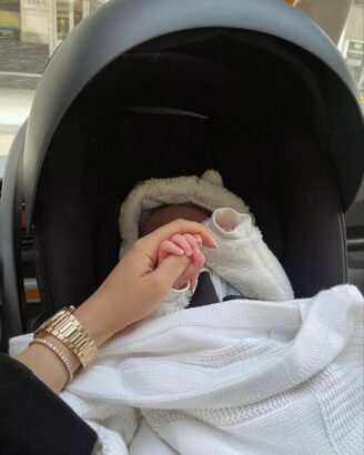Minimalist Newborn Essentials: A Calm & Simple Guide for New Moms