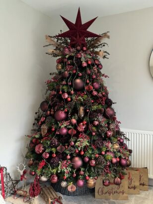 Burgundy Christmas Decor — A Touch of Warm Luxury for the Holidays