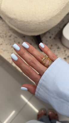 Winter Nails: Soft, Elegant Shades That Bring Calm Beauty to the Season
