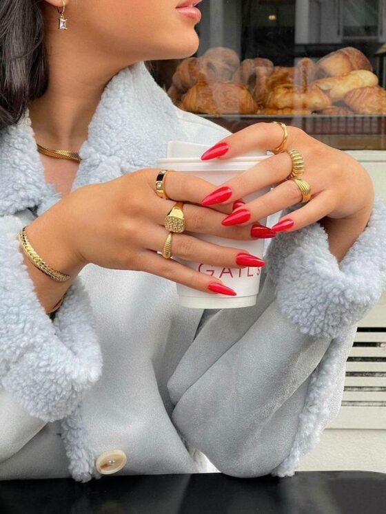 Winter Nails: Soft, Elegant Shades That Bring Calm Beauty to the Season