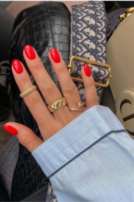 Winter Nails: Soft, Elegant Shades That Bring Calm Beauty to the Season