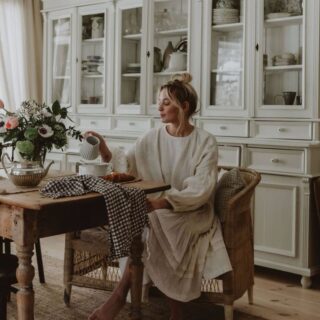 Winter Nails: Soft, Elegant Shades That Bring Calm Beauty to the Season