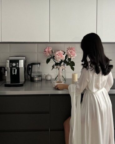 Highly Feminine Women Habits: 20 Powerful & Inspiring Daily Rituals for a More Elegant You