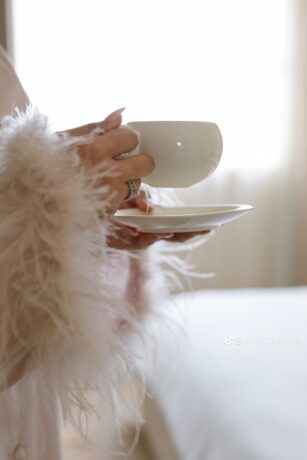 Highly Feminine Women Habits: 20 Powerful & Inspiring Daily Rituals for a More Elegant You