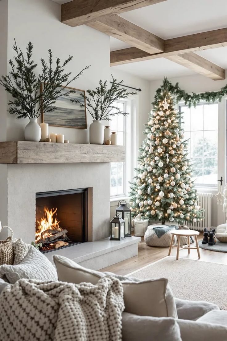 CHRISTMAS HOME RESET: SIMPLE WAYS TO REFRESH YOUR SPACE FOR THE HOLIDAYS