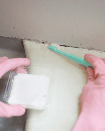 Baking Soda and Vinegar clean mold bathroom